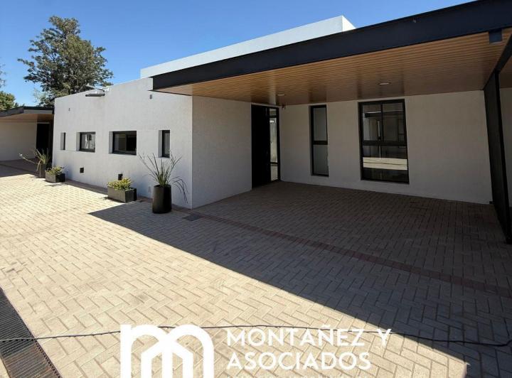 Casa · 105m² · 3 Ambientes · 2 Cocheras