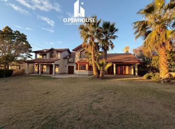 Casa · 600m² · 6 Dormitorios · Openhouse Group Alquila Excelente y Preciosa Casa en Barrio Dalvian