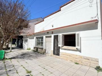 Casa · 129m² · 3 Ambientes · Casa 3 Ambientes con Local, Garage y Parque - Apto Credito - Villa Lourdes