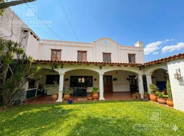 Casa · 277m² · 7 Ambientes · 2 Cocheras · Venta Casa - Apto Credito – 3 Dorm. - Poeta Lugones