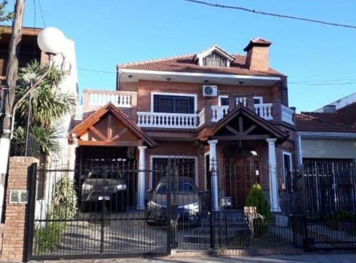 Casa · 208m² · 6 Ambientes · 4 Cocheras