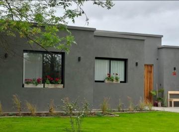 Casa · 200m² · 4 Ambientes · 4 Cocheras · Alquiler Enero y Febrero 2027