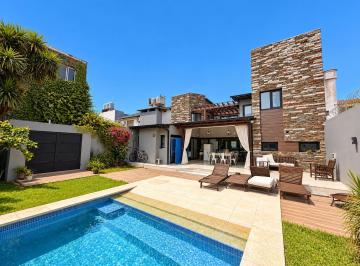 Casa · 267m² · 5 Ambientes · 1 Cochera · Chalet Nuevo 5 Ambientes con Parque Pileta y Quincho en Constitucion