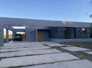 Casa · 150m² · 4 Ambientes · 4 Cocheras · Casa en Venta 3 Dorm. San Sebastian Area 12