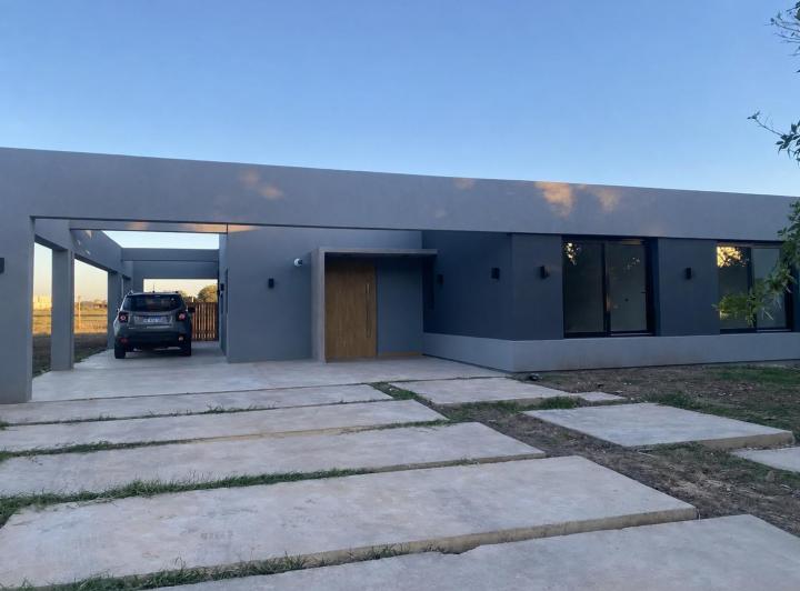Casa · 150m² · 4 Ambientes · 4 Cocheras