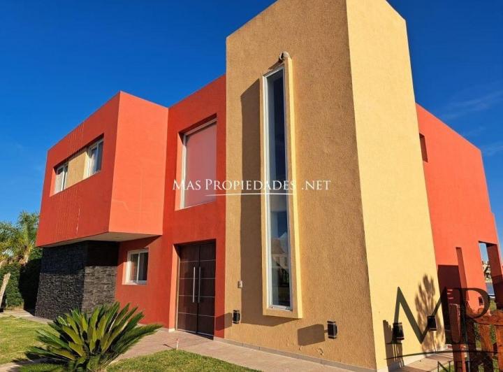 Casa · 213m² · 6 Ambientes