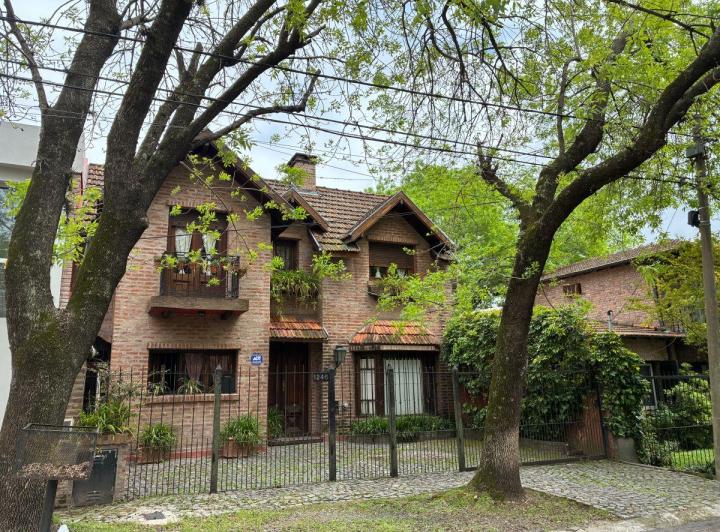 Casa · 140m² · 6 Ambientes