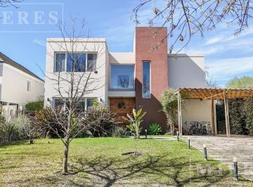 Casa · 290m² · 7 Ambientes · 8 Cocheras · Casa en Alquiler en Santa Maria de Los Olivos