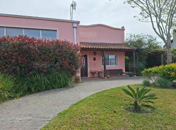 Casa · 208m² · 4 Ambientes · 1 Cochera · Casa Chalet en Venta en Puertos, Escobar, G. B. a. Zona Norte