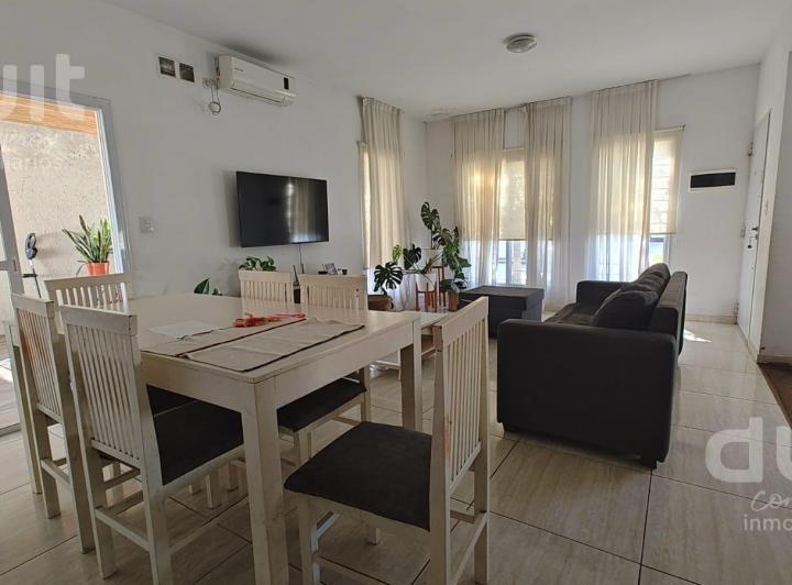 Casa · 180m² · 6 Ambientes · 2 Cocheras