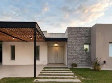 Casa · 195m² · 4 Ambientes · 2 Cocheras · Casa en Alquiler en Barrio Don Joaquin
