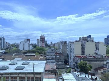 Departamento · 77m² · 4 Ambientes · Venta - Permuta Departamento 4 Ambientes en Floresta. Luminoso y Bien Ubicado