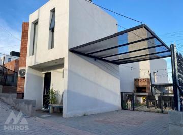 Casa · 95m² · 3 Ambientes · 2 Cocheras · Venta Casa 2 Dormi. Housing Cuesta Colorada