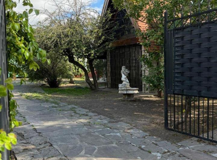 Casa · 180m² · 4 Ambientes · 1 Cochera
