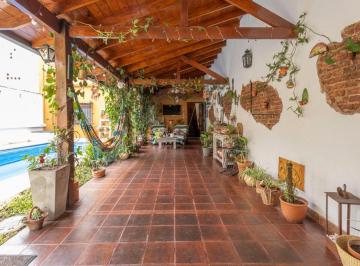 Casa de 4 ambientes, Villa del Parque · Dueño Vende Casa Lote Propio en Villa del Parque / Devoto con Pileta Jardin y 2