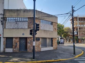 Casa · 211m² · 10 Ambientes · 1 Cochera · Venta/ Permuta Casa Esquina 3 Dorm. Cochera Patio Pichincha