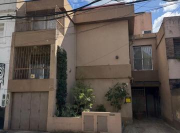 Casa de 7 ambientes, Vicente López · Excelente Casa en Vicente López con Jardín