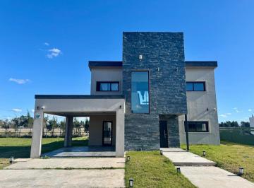 Casa de 5 ambientes, Ezeiza · Casa en Venta en Lares de Canning
