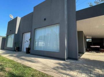 Casa · 450m² · 4 Ambientes · Casa en Paso de La Patria