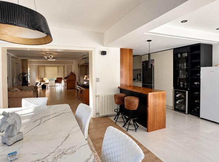 Casa · 800m² · 6 Ambientes · 4 Cocheras