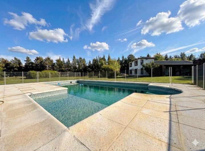 Casa · 450m² · 6 Ambientes · 3 Cocheras