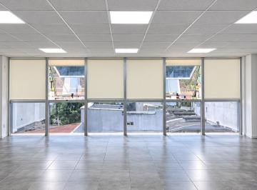Ventanal salón · Oficina en Alquiler – 127 m² – Distrito Tecnológico – Parque Patricios