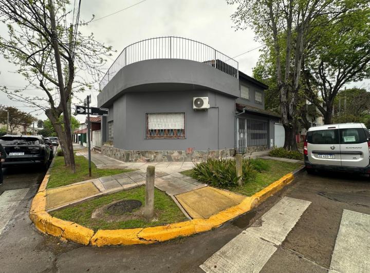 Casa · 170m² · 4 Ambientes · 1 Cochera