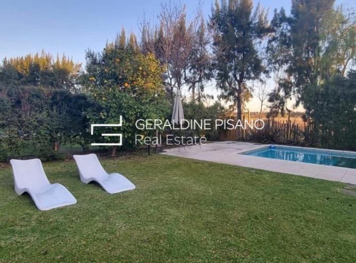 Casa · 300m² · 6 Ambientes · 3 Cocheras