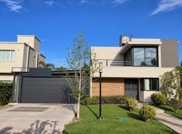 Casa · 350m² · 6 Ambientes · 2 Cocheras · Casa en Lujan de Cuyo
