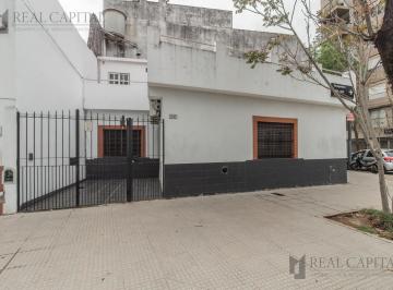 Casa · 70m² · 3 Ambientes · 1 Cochera · Casa 3 Ambientes con Terraza y Cochera en Montecastro