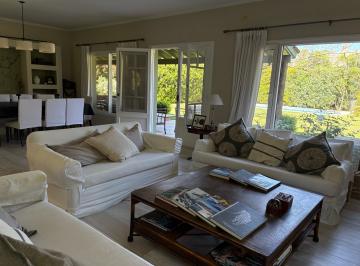 Casa · 300m² · 6 Ambientes · 2 Cocheras · Casa - Laguna del Sol