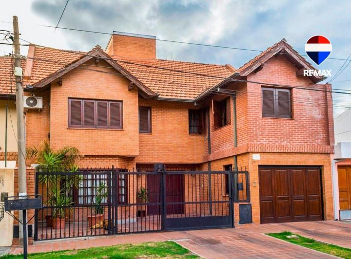 Casa · 291m² · 6 Ambientes · 2 Cocheras
