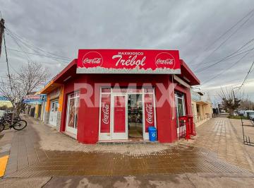 Casa · 149m² · 4 Ambientes · 1 Cochera · En Venta Casa con 2 Locales Centro de Plottier
