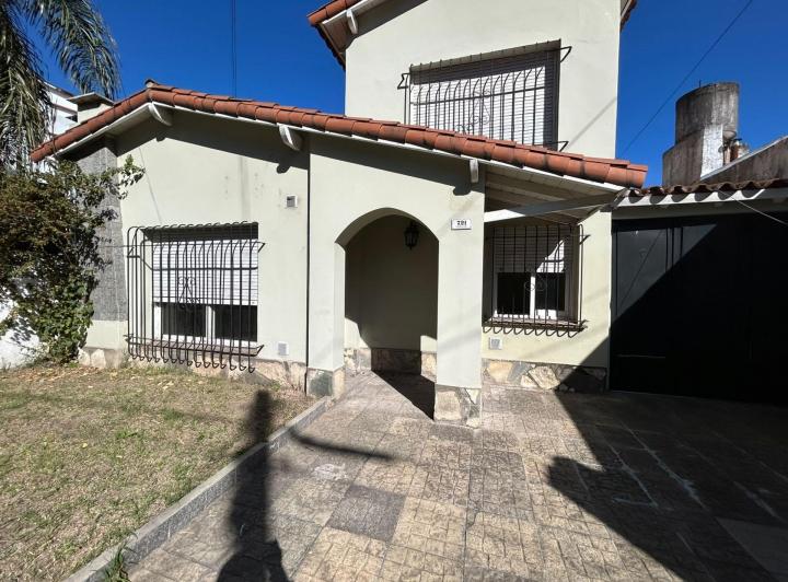 Casa · 121m² · 4 Ambientes · 1 Cochera