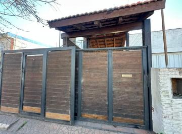 Casa · 96m² · 4 Ambientes · 1 Cochera · Casa en Venta en Las Palmas