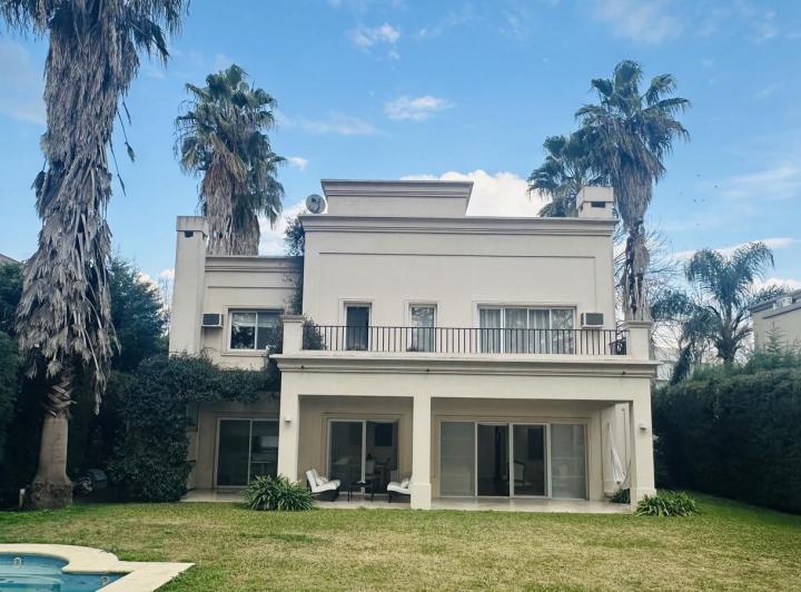 Casa · 225m² · 6 Ambientes