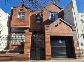 Casa · 321m² · 5 Ambientes · 1 Cochera · Casa en Parque Patricios