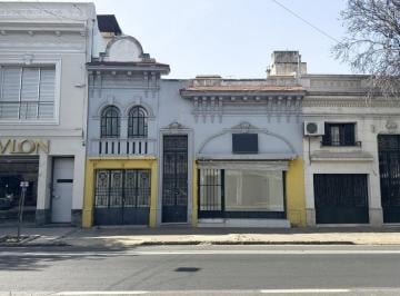 Casa · 250m² · 8 Ambientes · 1 Cochera · Venta - Casa en Nuestra Señora de Lourdes - Rosario.