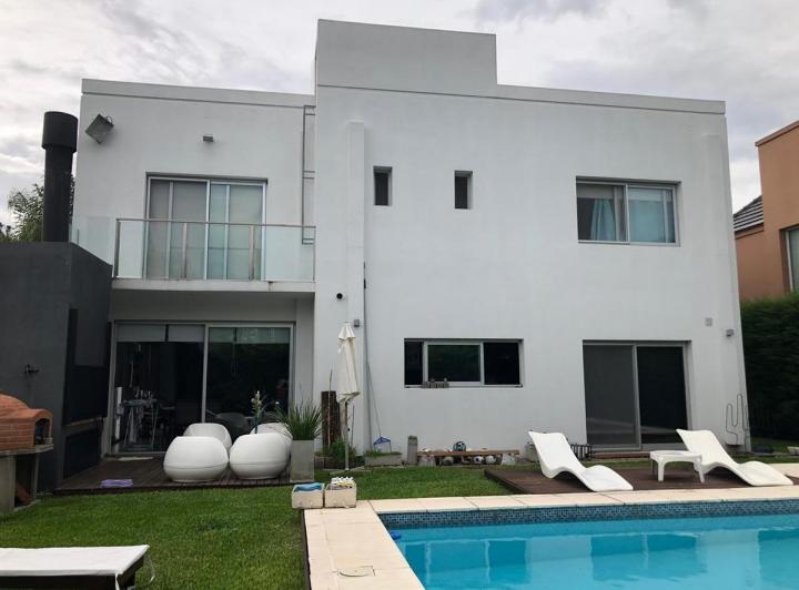Casa · 200m² · 4 Ambientes