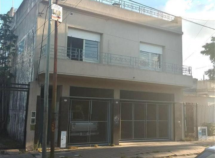Casa · 250m² · 5 Ambientes · 3 Cocheras