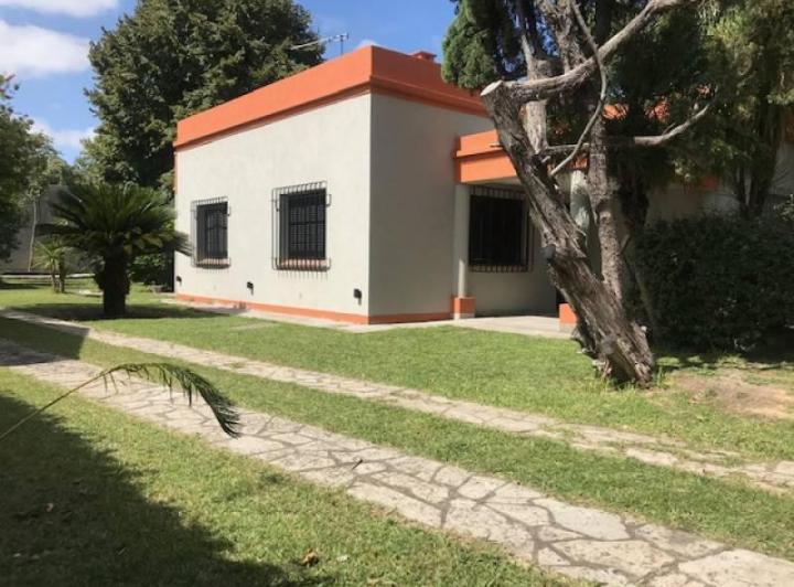 Casa · 150m² · 4 Ambientes · 4 Cocheras