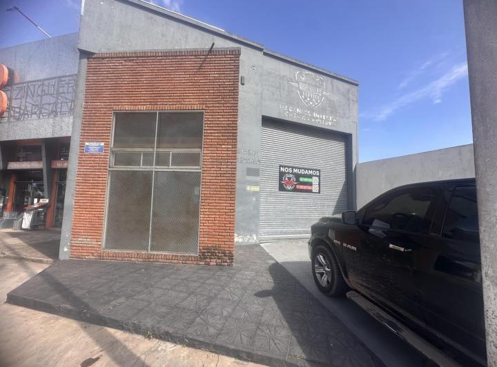 Bodega-Galpón · 190m² · 3 Ambientes · 6 Cocheras