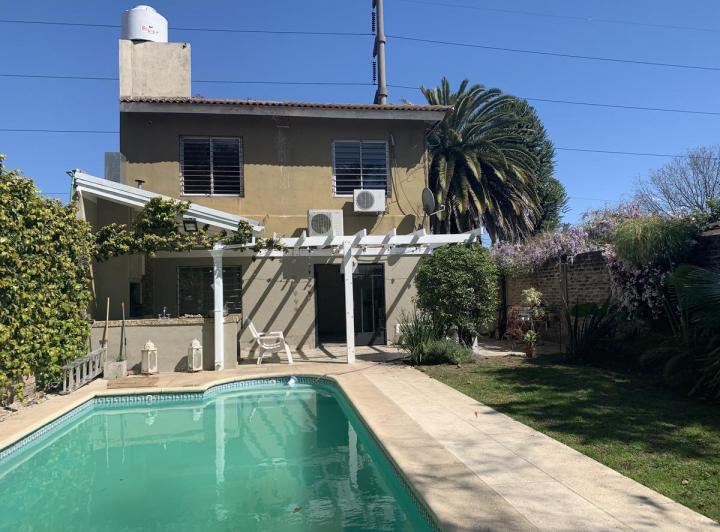 Casa · 180m² · 5 Ambientes · 1 Cochera