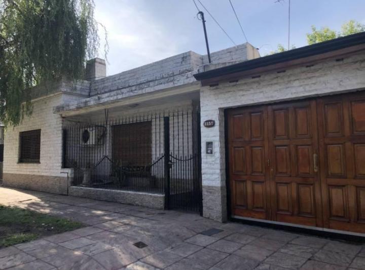 Casa · 200m² · 4 Ambientes · 3 Cocheras