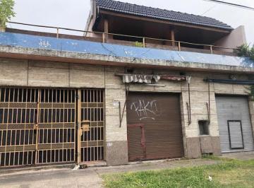 Casa · 210m² · 6 Ambientes · 1 Cochera · Casa Venta Merlo