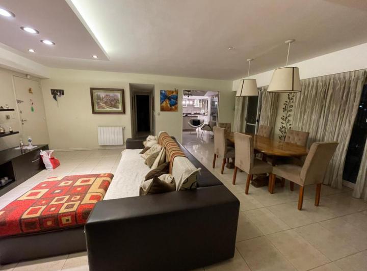 Departamento · 160m² · 5 Ambientes · 1 Cochera