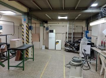 Local comercial · 300m² · 4 Ambientes · 2 Cocheras · Galpon Venta Ituzaingo
