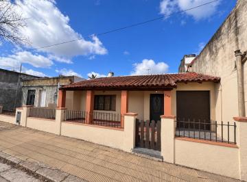 Casa · 100m² · 4 Ambientes · 4 Cocheras · Casa Venta Castelar