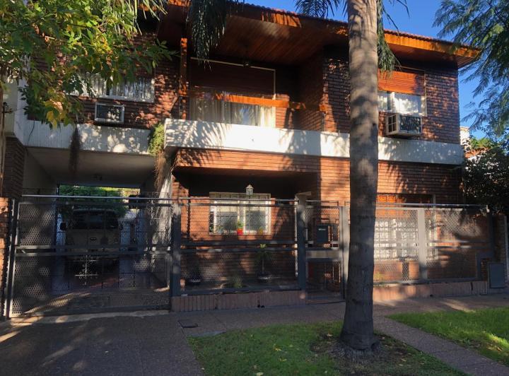 Casa · 140m² · 4 Ambientes · 2 Cocheras