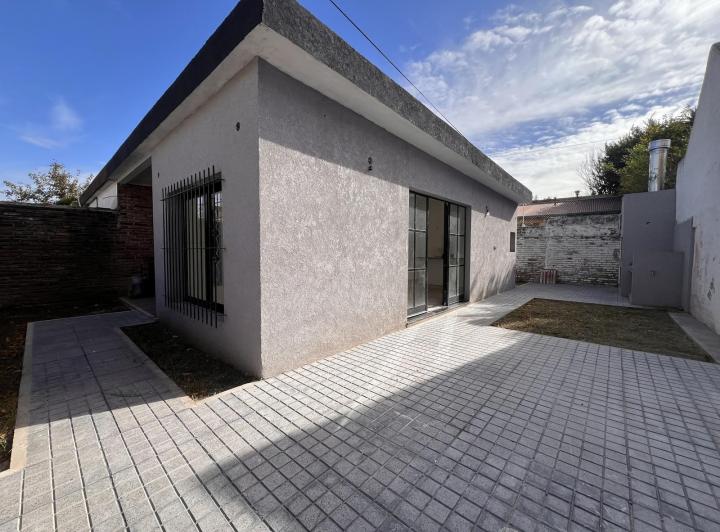 Casa · 60m² · 3 Ambientes · 2 Cocheras
